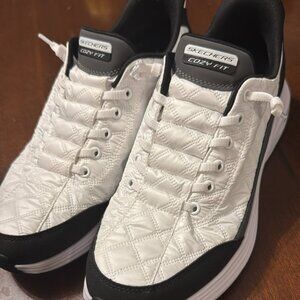 SKECHERS WHITE TENNIS SHOES WOMENS SIZE 10 WORN ONCE CONTOUR FOAM